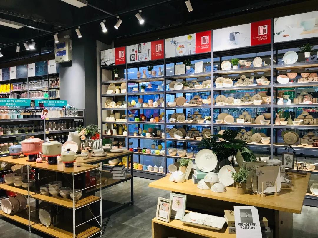 【重磅消息】雷火竞技app，河南世纪星形象店，“新装”亮相！